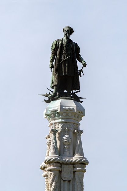 Vista da estátua do jardim de Afonso de Albuquerque localizado em Lisboa, Portugal.