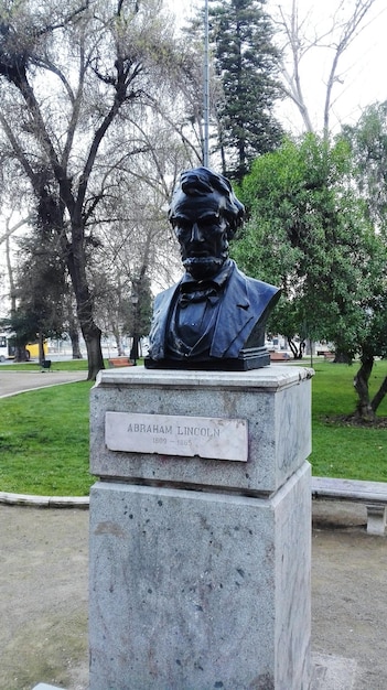 Vista da estátua no cemitério