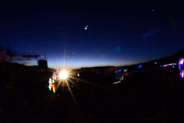 Foto vista da estrada à noite