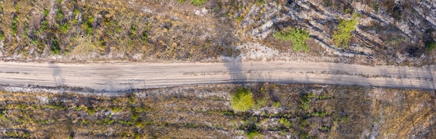 Vista da estrada rural de cima vista aérea tiroteio do drone