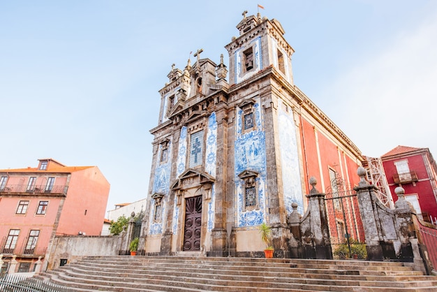 Vista da igreja de Santo Ildephonsus de Toledo, na cidade do Porto, Portugal