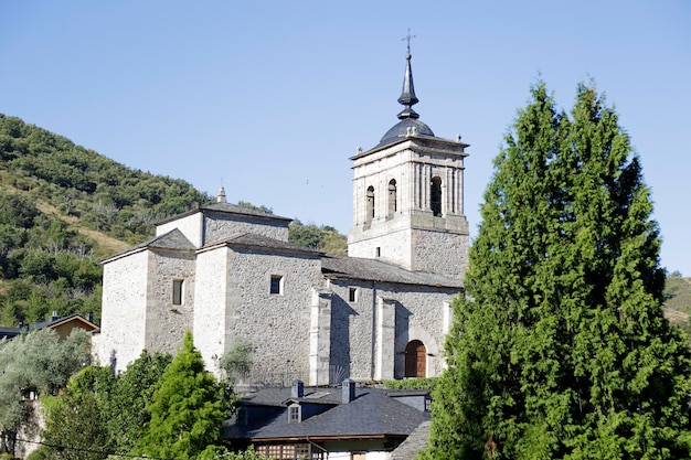 Vista da igreja de São Nicolau de Bari localizada em Molinaseca Leon Espanha