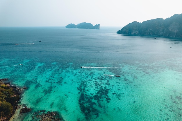 Vista da ilha tropical nas férias de verão à beira-mar no verão