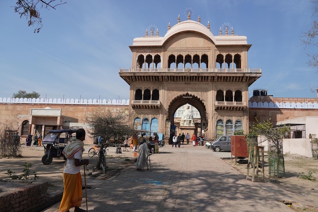 Vista da imagem interna do antigo mandir de raghunath ji 08 de março de 2023 vrindavan uttar pradesh 281121