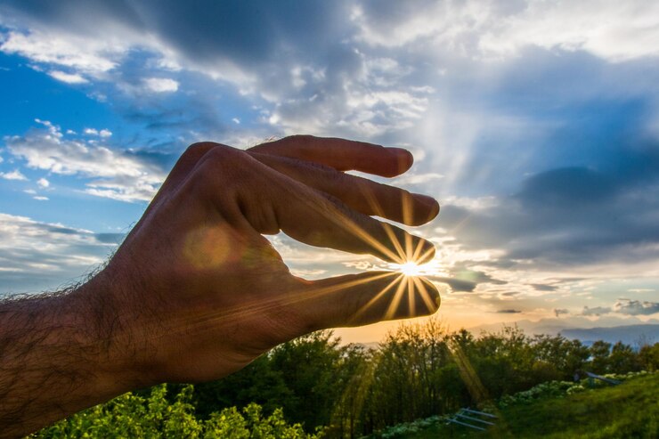 Foto vista da luz do sol através da mão