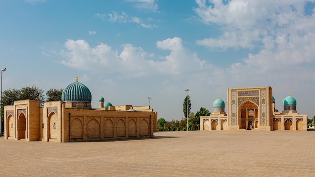 Vista da madrassa Barak-Khana do complexo Khast Imam. Tashkent. Uzbequistão