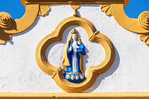 Foto vista da matriz nossa senhora d'ajuda no centro histórico de arraial d'ajudá distrito de porto seguro ba brasil