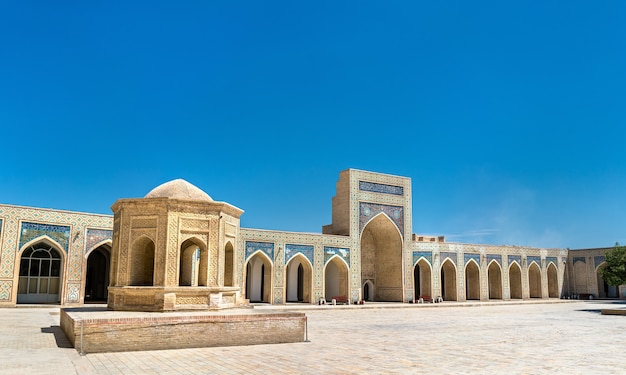 Vista da Mesquita Kalyan em Bukhara, no Uzbequistão. Ásia Central