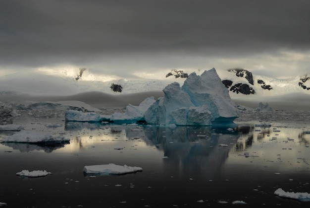 Vista da montanha na antártica