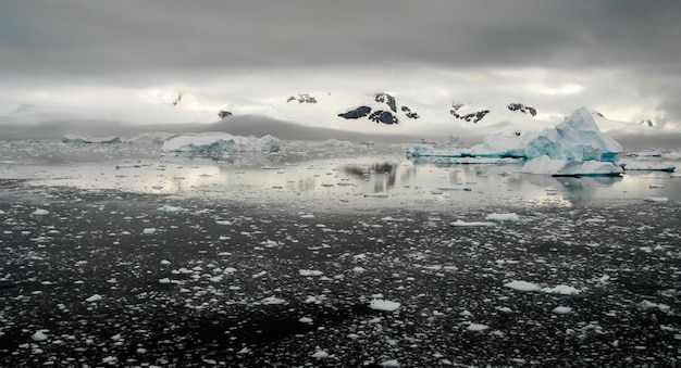 Vista da montanha na Antártica