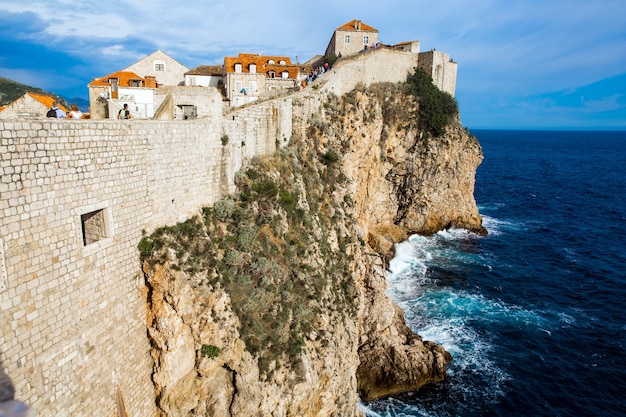 Vista da muralha da cidade de Dubrovnik na Croácia