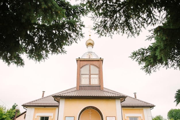 Vista da natureza da igreja ortodoxa Ivye Belarus 2023