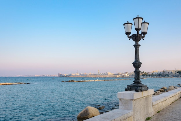 Vista da orla marítima de Bari