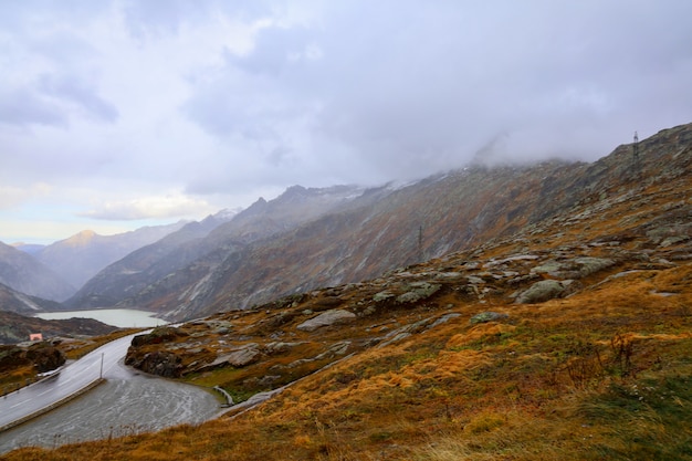 Vista da paisagem da montanha na natureza e ambiente na Suíça