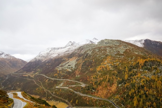 Vista da paisagem da montanha no outono natureza e ambiente na Suíça