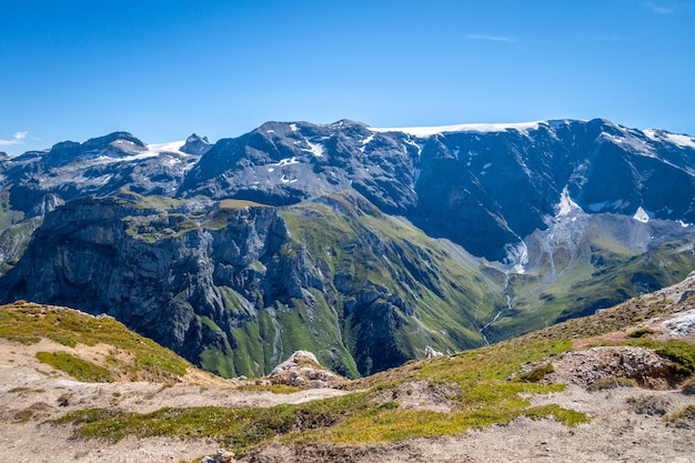 Vista da paisagem das geleiras da montanha do cume do Petit Mont Blanc em Pralognan la Vanoise, Alpes franceses