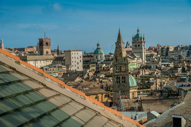 vista da paisagem dos telhados dos edifícios do centro histórico de Gênova, na Ligúria, Itália