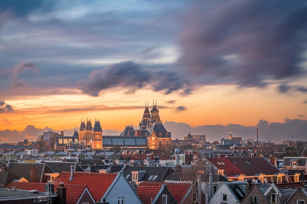 Vista da paisagem urbana de amsterdã, na holanda, a partir de de pijp