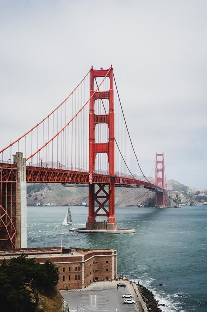 Vista da ponte Golden Gate contra o céu