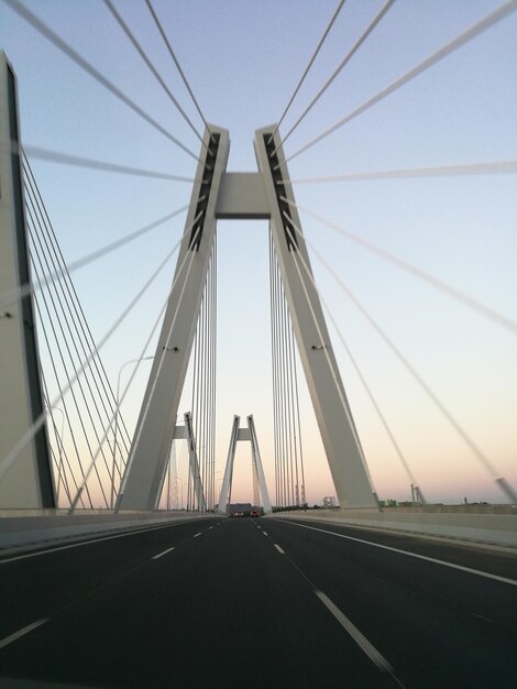 Foto vista da ponte suspensa