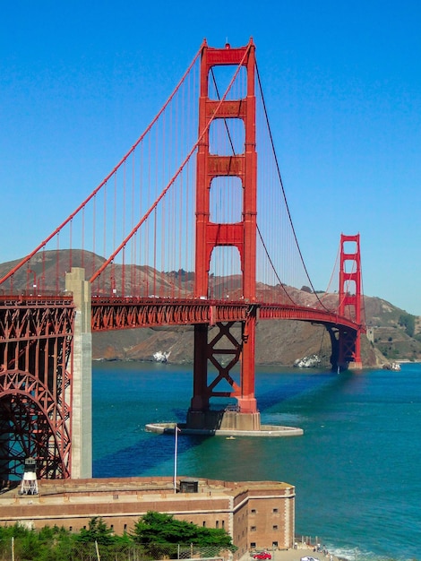 Foto vista da ponte suspensa