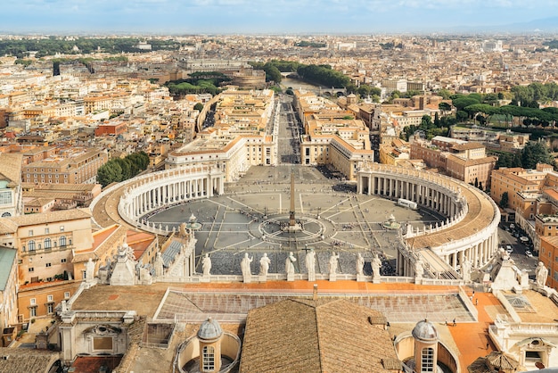 Vista da Praça de São Pedro no Vaticano, Roma, da cúpula da Basílica