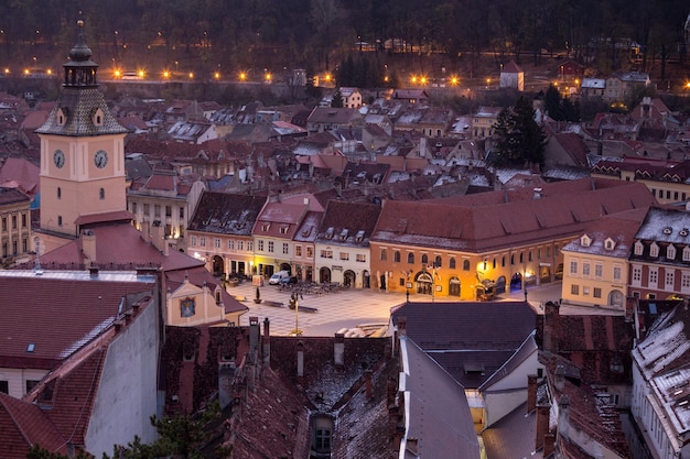 Vista da praça principal no Brasov