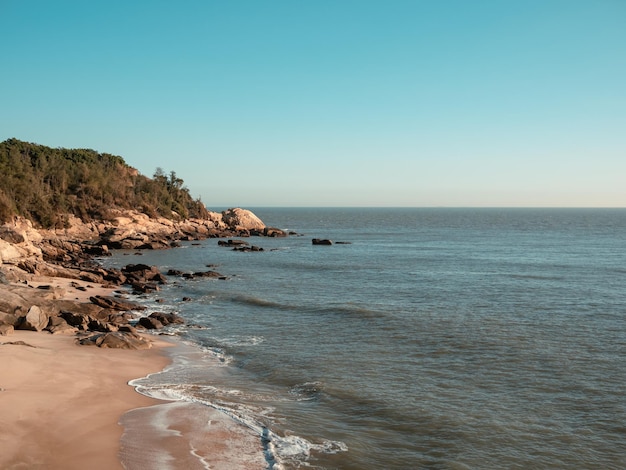 vista da praia de manhã