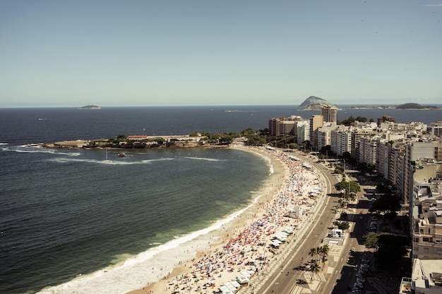 Vista da praia do Rio de Janeiro de uma altura foto de alta qualidade