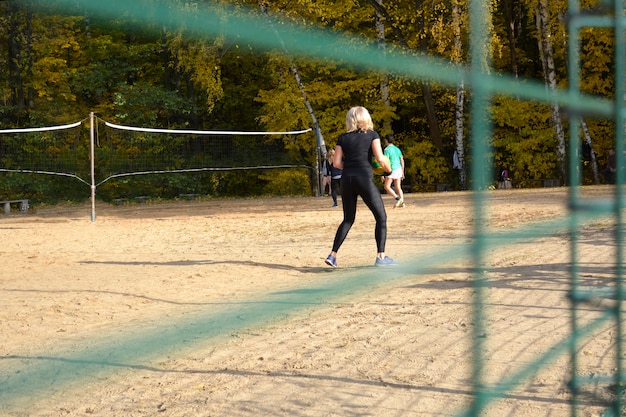 Jogo De Vôlei No Parque à Noite Foto de Stock Editorial - Imagem de parque,  julho: 224088738