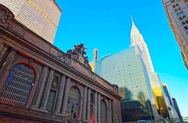 Vista da rua na entrada do Grand Central Terminal Building em Midtown Manhattan, Nova York, EUA. É GCT em resumo.