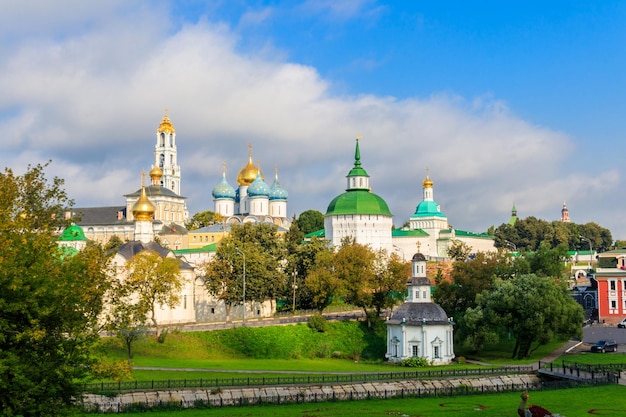 Vista da trindade lavra de são sérgio em sergiev posad rússia