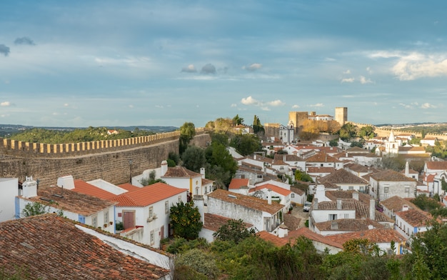Vista da vila medieval de Óbidos, Portugal.