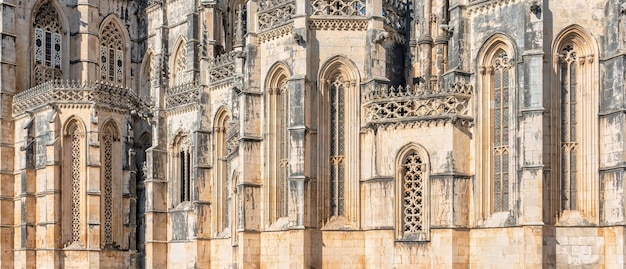 Foto vista das capelas imperfeitas do mosteiro da batalha em portugal