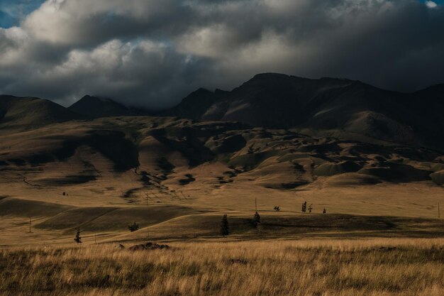 Vista das estepes Kurai nas montanhas de Altai