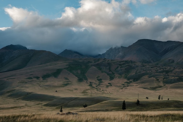 Vista das estepes Kurai nas montanhas de Altai