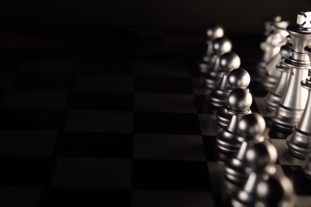 Vista das peças de xadrez em um tabuleiro de xadrezconceito de uma estratégia