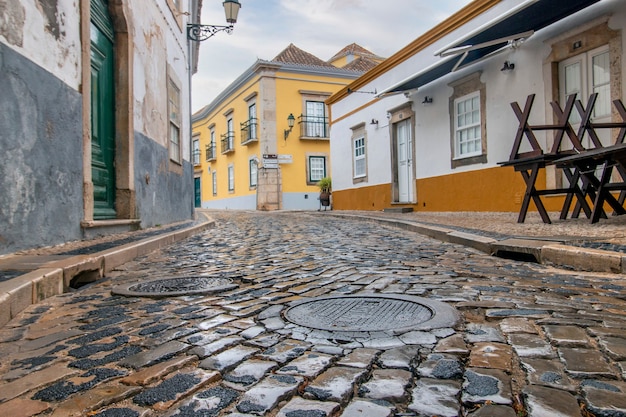 Entrada Para O Subsolo Com Cartaz De Peão. Cantos Rodoviários Na Cidade.  Infraestrutura Urbana. Imagem de Stock - Imagem de sentido, transporte:  202885975