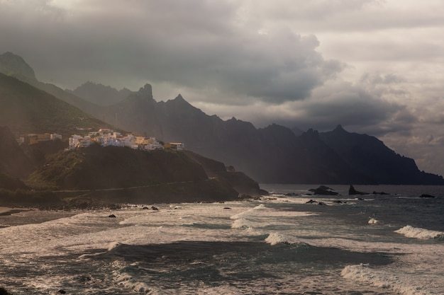 Vista de Almaciga no parque rural de Anaga na parte norte de Tenerife, Ilhas Canárias, Espanha.