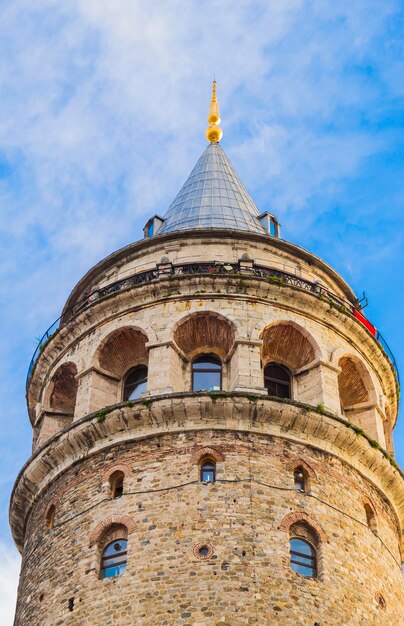 Vista de alta qualidade da Torre Galata com céu azul para design