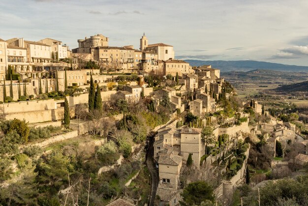 Vista de alto ângulo da aldeia de Gordes, na Provença