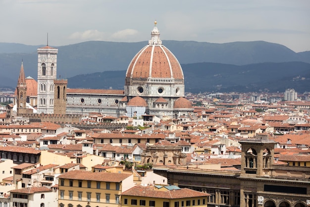 Vista de alto ângulo da catedral na cidade