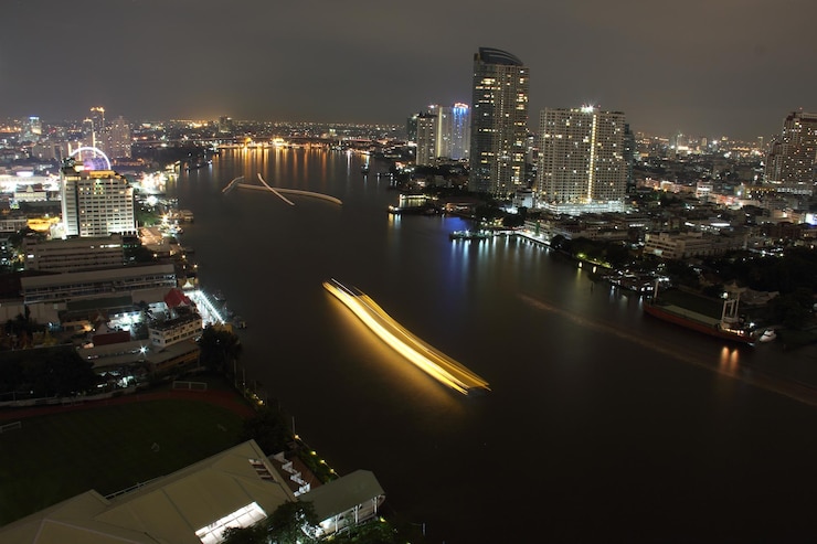 Foto vista de alto ângulo da cidade iluminada à noite