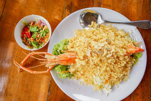 Foto vista de alto ângulo da comida servida na mesa