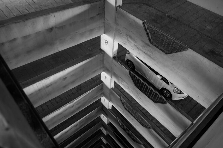Foto vista de alto ângulo da escada no edifício