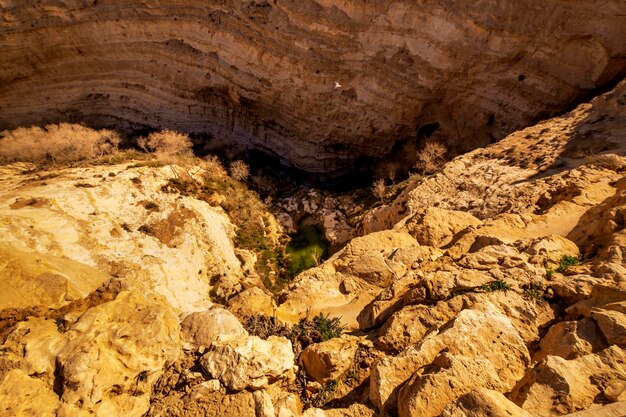 Vista de alto ângulo da formação rochosa na caverna