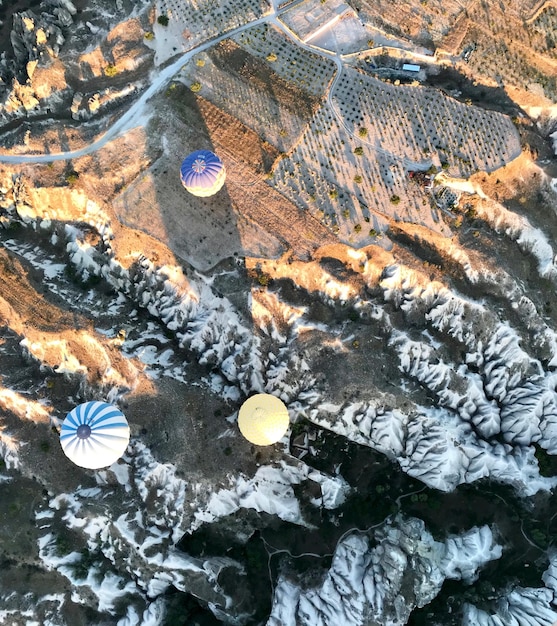 Vista de alto ângulo da neve em terra