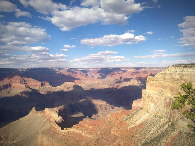 Foto vista de alto ângulo da paisagem contra o céu nublado