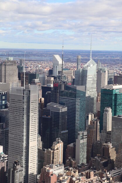 Vista de alto ângulo da paisagem urbana contra o céu