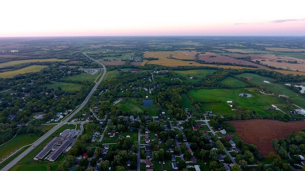 Vista de alto ângulo da paisagem urbana contra o céu